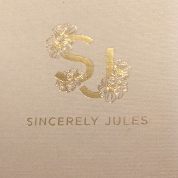 SINCERELY JULES NEW IN GIFT BOX 3 DROP HEART EARRINGS GLASS STONES GOLD TONE - Picture 4 of 8